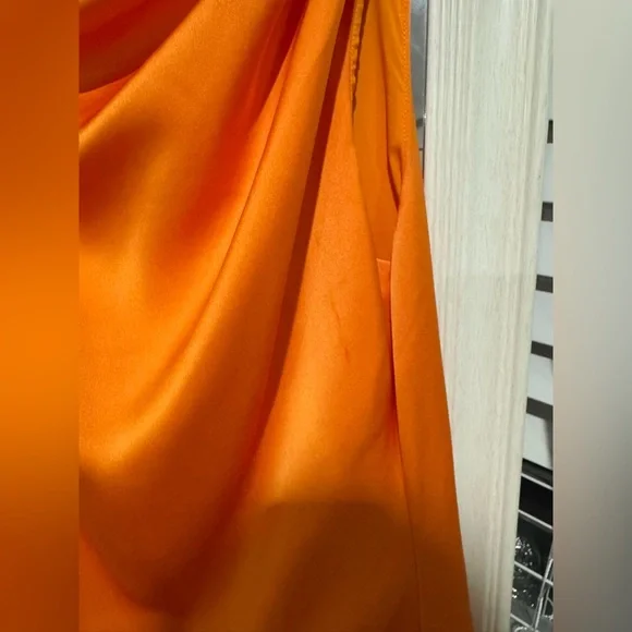 HALSTON KEIANA GOWN IN SATIN - Picture 7 of 8